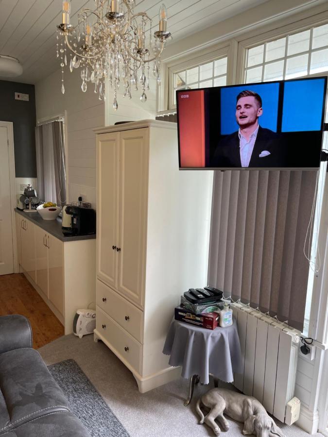 Cosy Cabin By The Seaside With Hot Tub Apartment Birchington-on-Sea Exterior photo