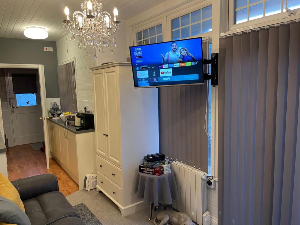 Cosy Cabin By The Seaside With Hot Tub Apartment Birchington-on-Sea Exterior photo